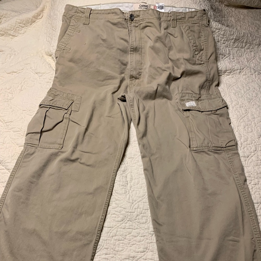 Levi’s Mens 42x34 loose fit cargo pants